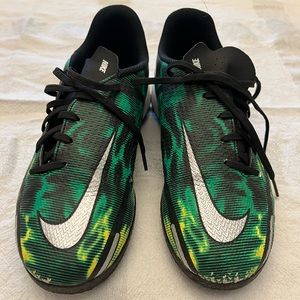 Nike Junior Phantom GT2 Academy Shockwave IC Indoor Soccer Shoe EUC size 4